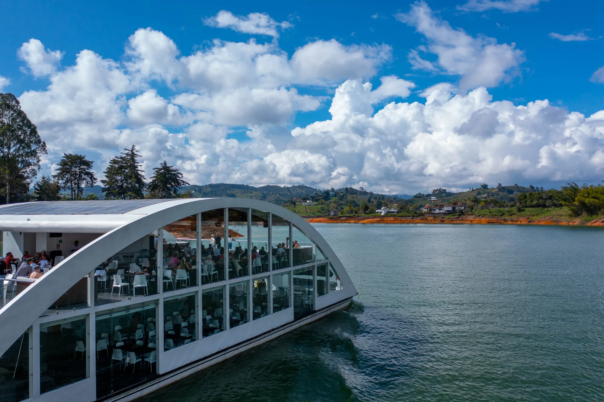 Yate Majestic en el embalse de Guatapé
